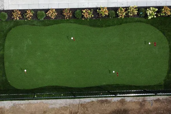 Backyard artificial turf putting green with nylon fibres Toronto